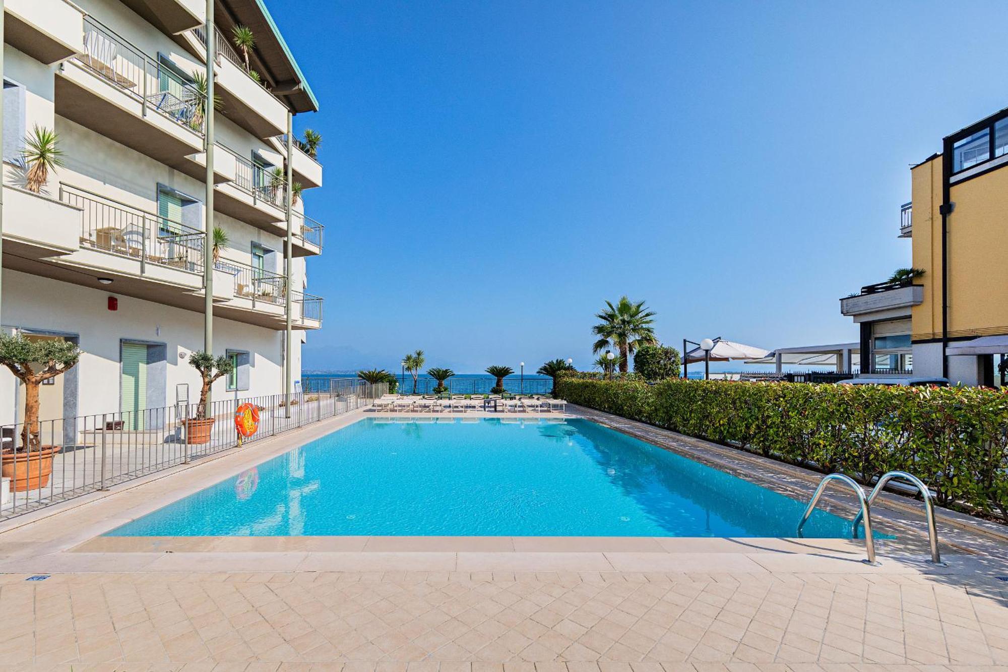 Residenza Miralago II By Wonderful Italy Desenzano del Garda Exteriör bild