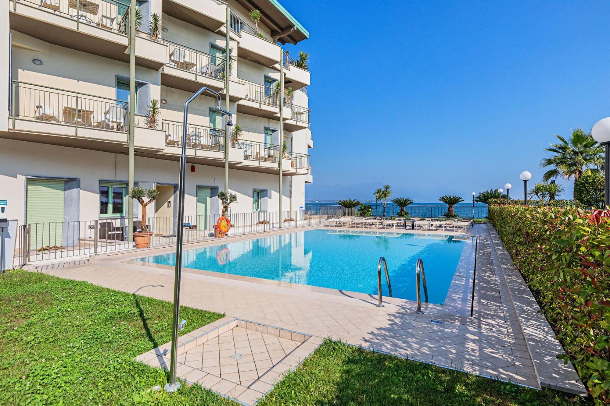 Residenza Miralago II By Wonderful Italy Desenzano del Garda Exteriör bild